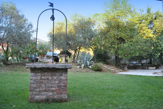 Villa Bagni Amadei, giardino anteriore alla facciata
