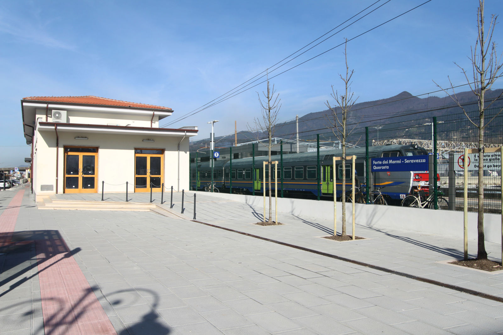 (la stazione ferroviaria di Querceta oggi)