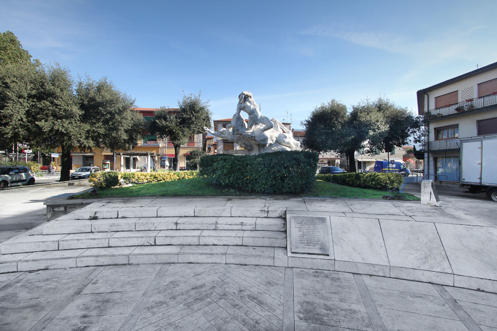 (il monumento ai Caduti in guerra)